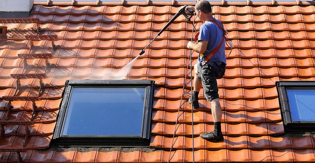 Roof Cleaning Service